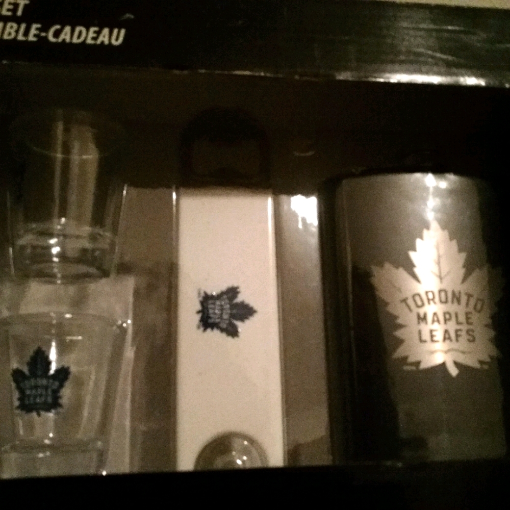 🎁 Toronto Maple Leafs Hip Flask & Shot glasses